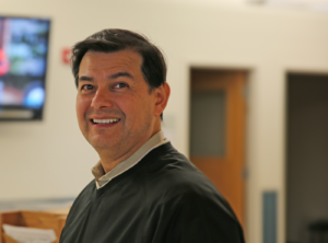 Dr. Alberto Flores
