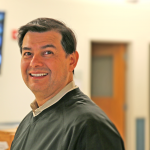 Dr. Alberto Flores